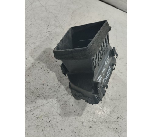 Воздушный дефлектор передний правый