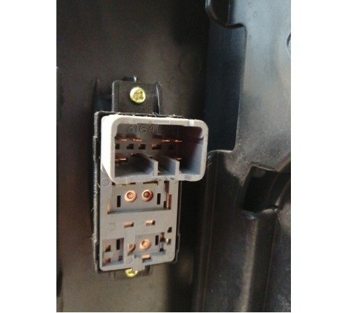 Кнопка стеклоподъемника передняя правая