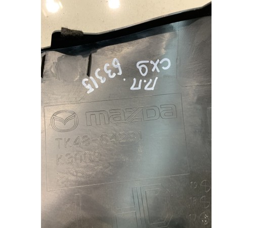 Боковая накладка центральной консоли (правая)