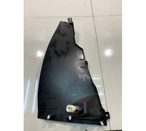 Боковая накладка центральной консоли (правая)