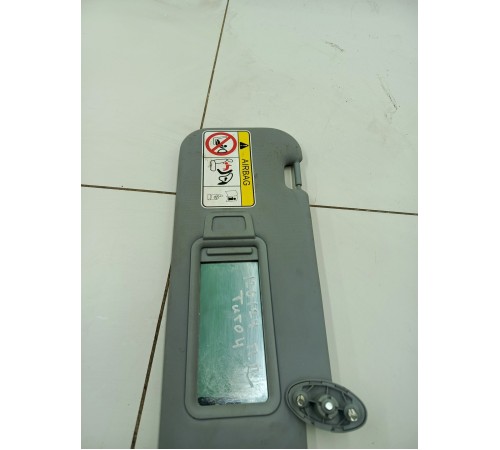 Козырек солнцезащитный правый