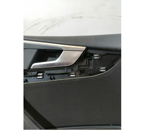 Обшивка двери передняя правая