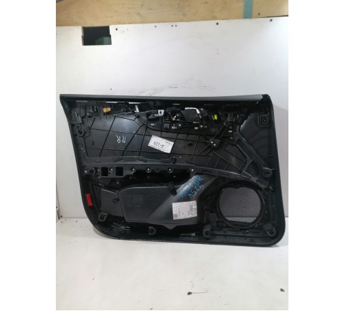 Обшивка двери передняя правая