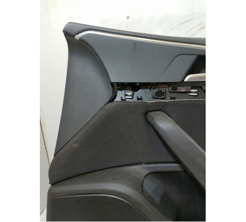 Обшивка двери передняя правая