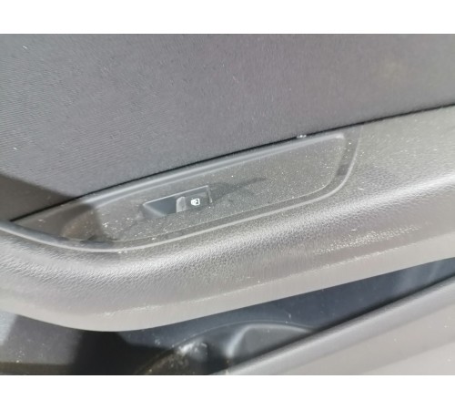 Обшивка двери передняя правая