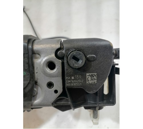 Замок двери передний левый