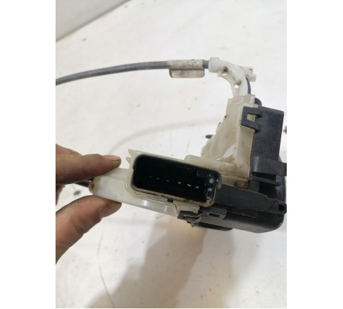 Замок двери передний левый