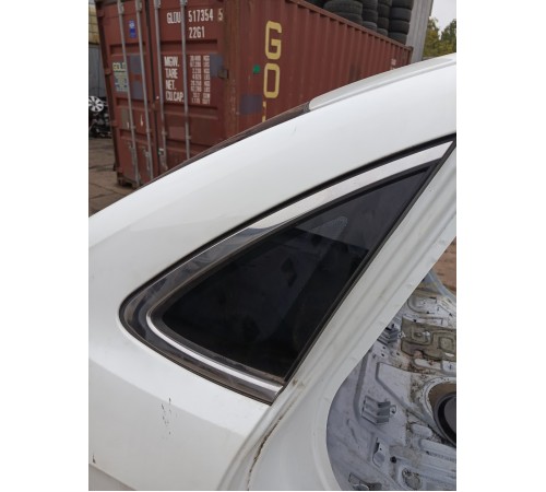 Глухое стекло заднее правое