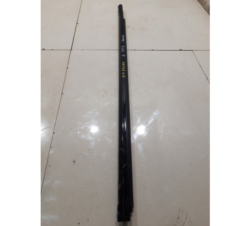 Уплотнитель стекла (передний, левый, внешний)