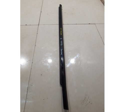 Уплотнитель стекла (передний, левый, внешний)