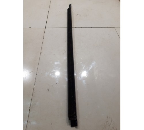 Уплотнитель стекла (передний, левый, внешний)