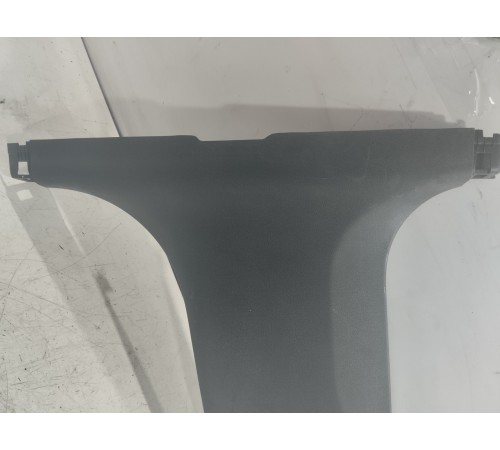 Обшивка центральной стойки левая