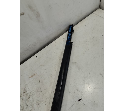 Уплотнитель стекла передний левый внешний