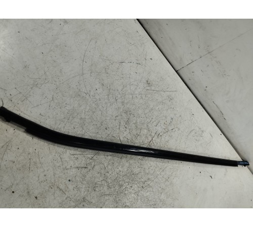 Уплотнитель стекла передний левый внешний