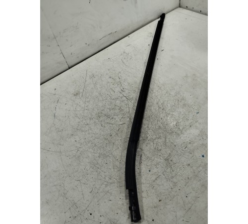 Уплотнитель стекла передний левый внешний