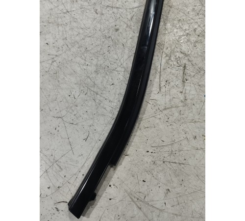 Уплотнитель стекла передний левый внешний