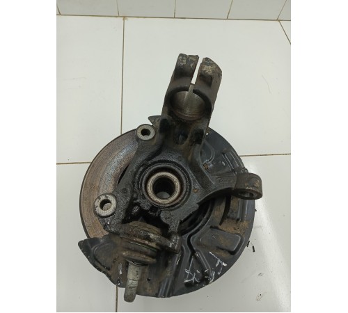 Кулак передний правый в сборе