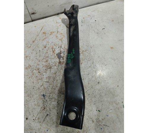 Крепление рычаг подрамника передний левый