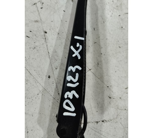 Поводок стеклоочистителя(левый)