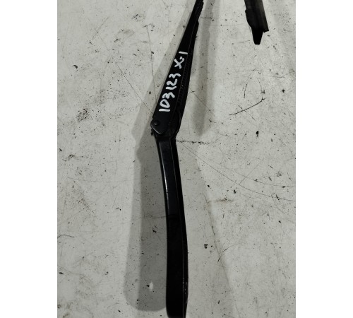 Поводок стеклоочистителя(левый)