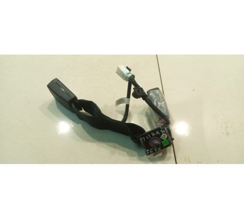 Ответная часть заднего правого ремня безопасности