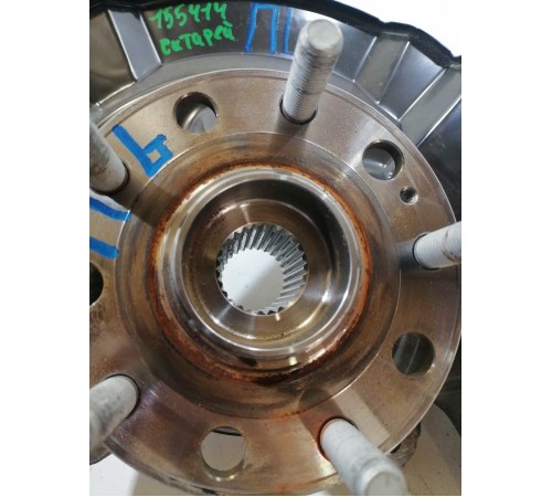 Кулак поворотный передний левый