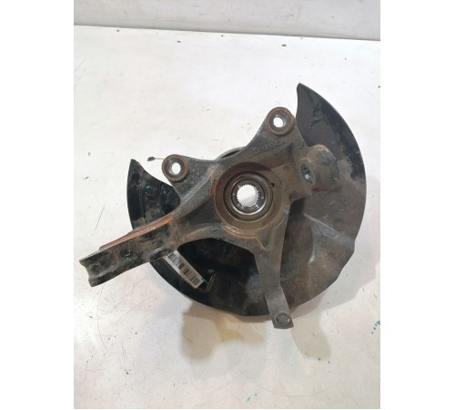 Кулак поворотный передний левый