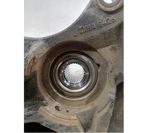 Кулак поворотный передний левый