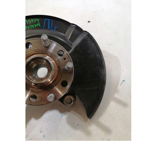 Кулак поворотный передний левый