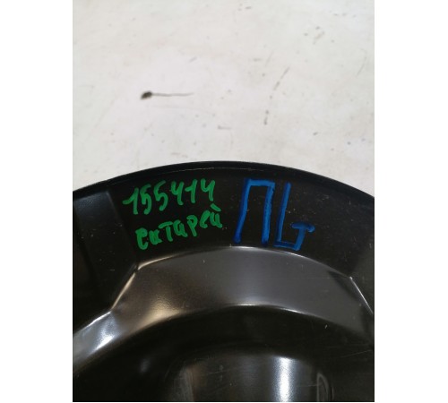 Кулак поворотный передний левый