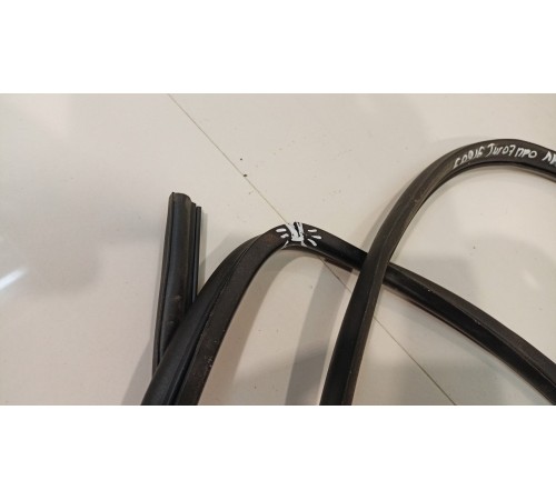 Уплотнительная резинка люка крыши