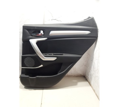 Обшивка двери (задняя, правая)