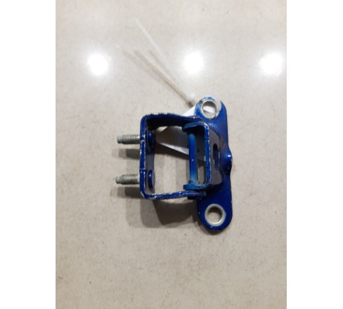 Петля крышки багажника(левая)