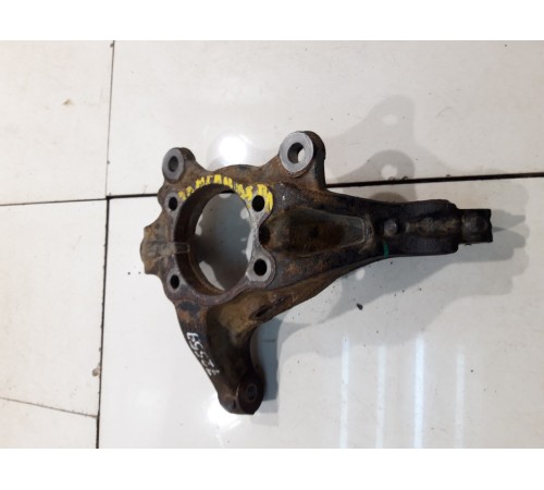 Кулак поворотный передний левый