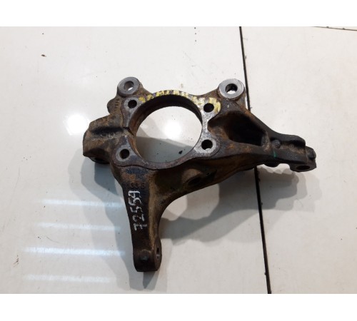 Кулак поворотный передний левый