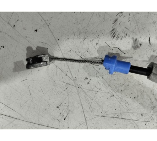 Доводчик замка крышки багажника