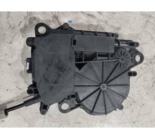 Доводчик замка крышки багажника