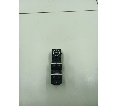 Блок управления стеклоподъемниками передний левый