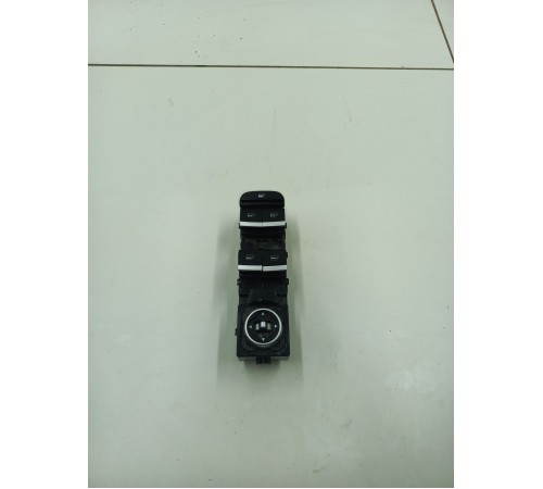 Блок управления стеклоподъемниками передний левый