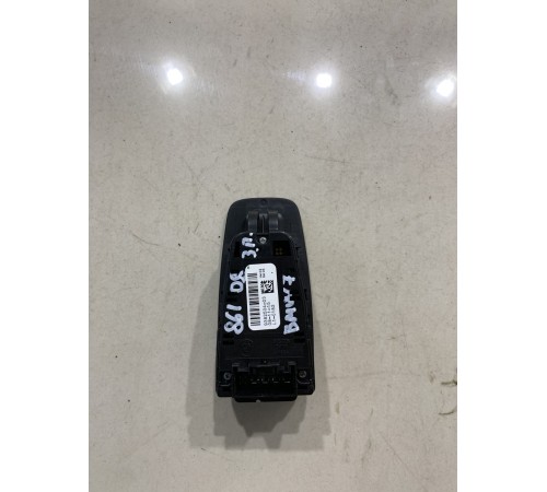 Кнопка стеклоподъемника (задняя правая)