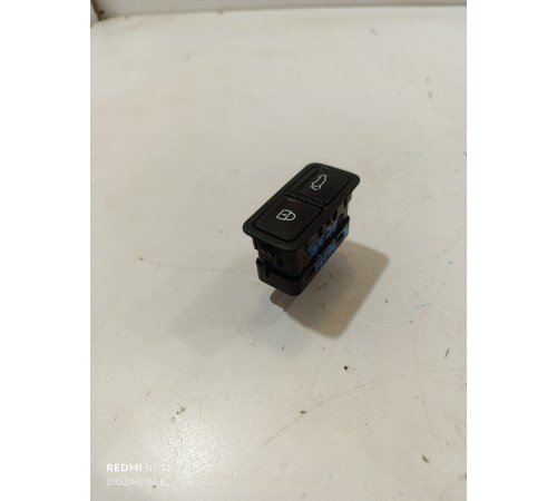 Кнопка открывания багажника