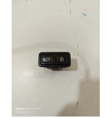 Кнопка открывания багажника