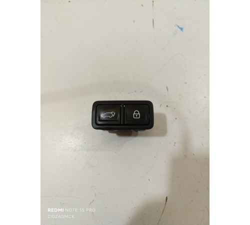 Кнопка открывания багажника