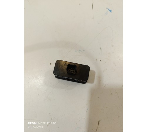 Кнопка открывания багажника