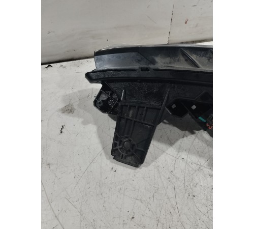 Фара передняя правая