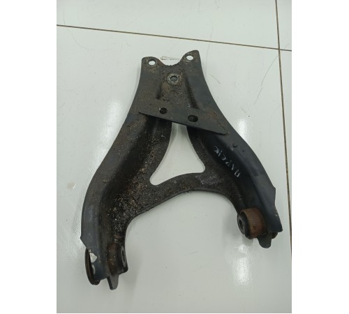 Рычаг передний левый 