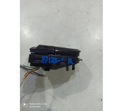 Кнопки руля многофункциональные правые