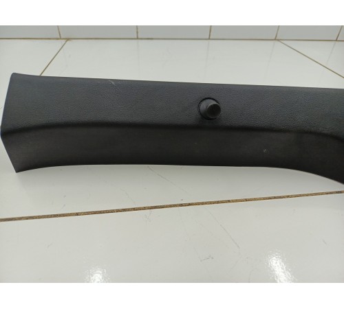 Обшивка двери крышки багажника правая верхняя