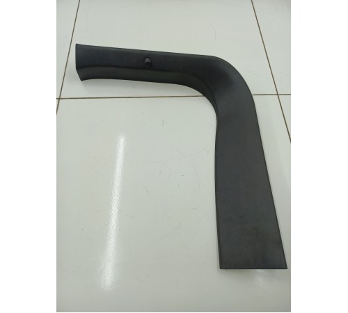 Обшивка двери крышки багажника правая верхняя