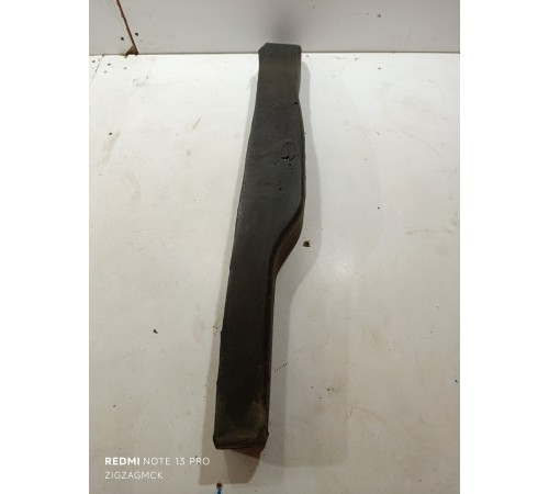 Уплотнитель крыла передний правый